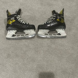 Used Bauer Wide Width Size 7 Supreme 3S Hockey Skates