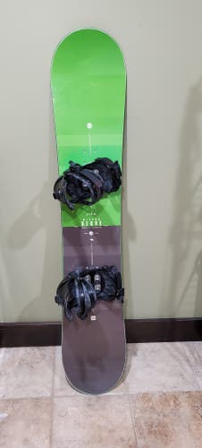 Flow Micron Snowboard 140cm With Ride LS Binding Size Small Black/Green.
