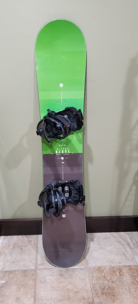 Flow Micron Snowboard 140cm With Ride LS Binding Size Small Black/Green.