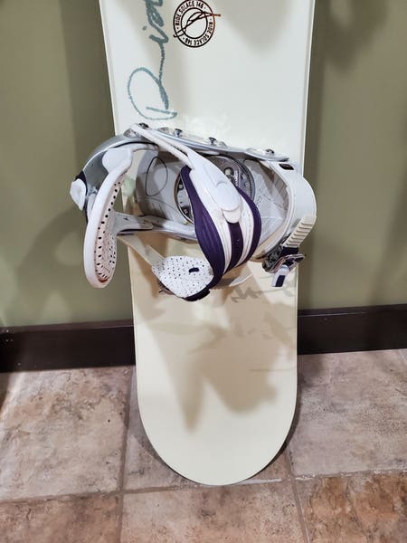 Ride Solace Snowboard 146 cm With Ride Binding women's Size Medium