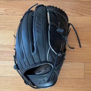New Wilson Right Hand Throw Pitcher's A2000 Baseball Glove 12"
