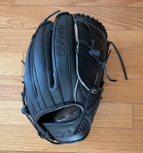 New Wilson Right Hand Throw Pitcher's A2000 Baseball Glove 12"