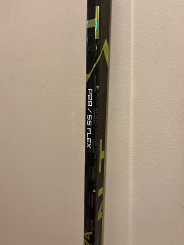 Bauer Ag5nt Hockey Stick P28 55 Flex Int Right