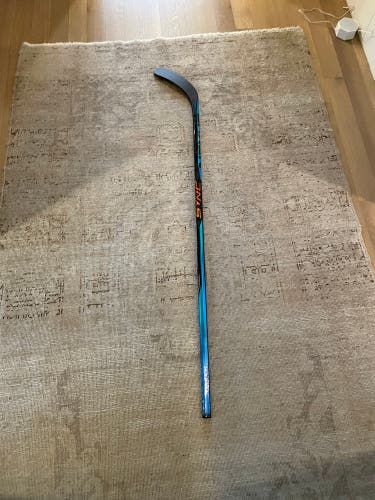2 Senior Right Handed P92 Nexus Sync Hockey Stick