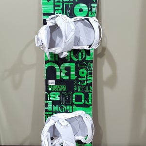 Burton Cruzer Snowboard 134 cm With Worldwide Binding Size Small green/Black/white. .