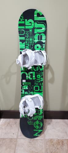 Burton Cruzer Snowboard 134 cm With Worldwide Binding Size Small green/Black/white. .