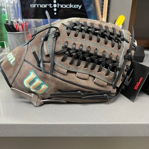 New Wilson GOTM - 11.75" A2000 Baseball Glove - Pitcher