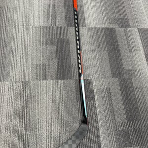 New Intermediate Right Handed W28  Covert QRE10 Hockey Stick