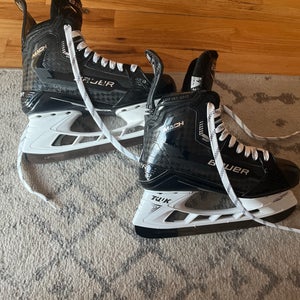 Senior Used Bauer Supreme Mach Hockey Skates Regular Width Size 9