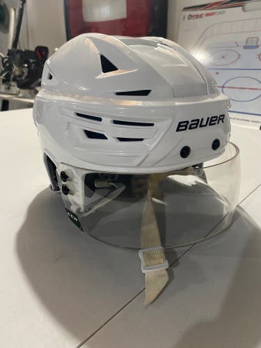 New Medium Bauer Pro Stock Re-Akt 150 Helmet white with visor