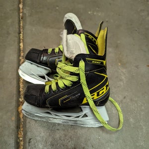 Youth Used CCM Super Tacks Hockey Skates Size 12