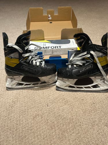Used Size 2 Supreme matrix Hockey Skates