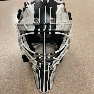 Custom Bauer 960 Goalie Mask ( Like new condition) Punisher