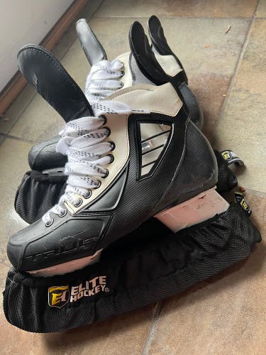 Used True Regular Width  Size 8.5 Pro Custom Hockey Skates