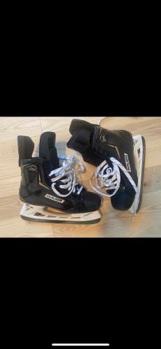 New Bauer Supreme 2S Pro Hockey Skates Size 8 3/4