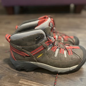 Gently Used Keen Hiking Boots - Women’s Sz 9