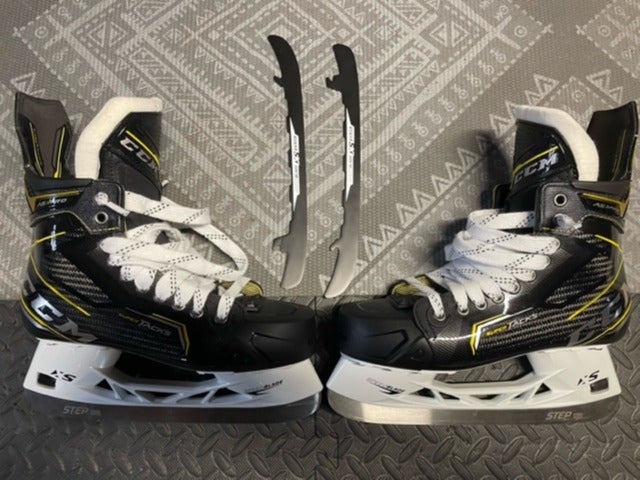 Senior New CCM AS3 Pro Hockey Skates Regular Width Size 8.5
