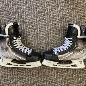 Senior New Bauer Vapor Hyperlite Hockey Skates Pro Stock Size 9