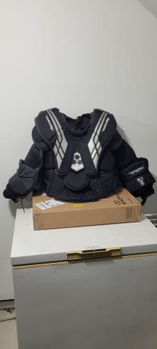 Used Medium Vaughn Velocity VE8 Pro Carbon Goalie Chest Protector