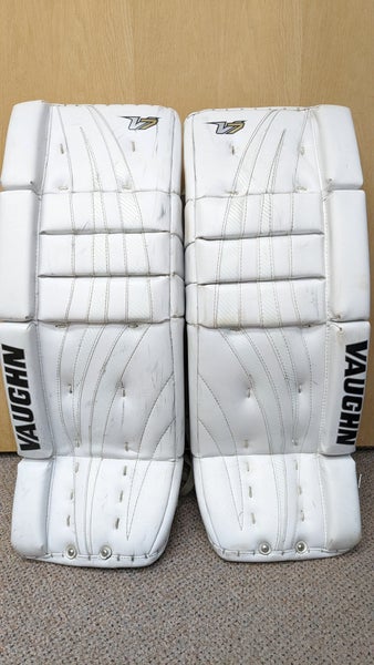 Used 28" Vaughn Velocity V7 Goalie Leg Pads