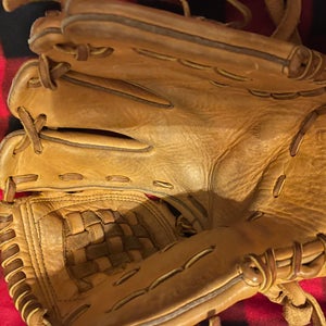 New Pitcher's 12.5" Baseball Glove