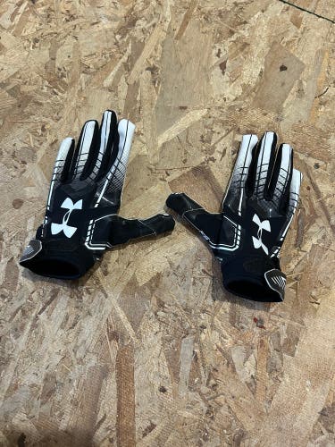 Black Youth Medium Under Armour F6 Gloves