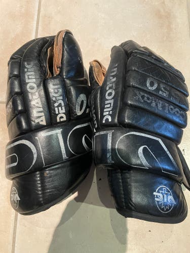 Vic 14” Hockey gloves