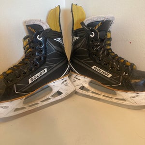 Used Bauer Regular Width  Size 4 Supreme 160 Hockey Skates