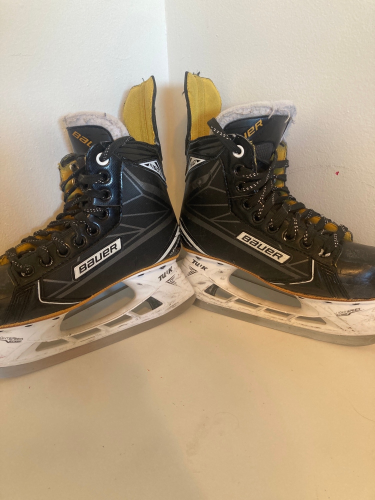 Used Bauer Regular Width  Size 4 Supreme 160 Hockey Skates