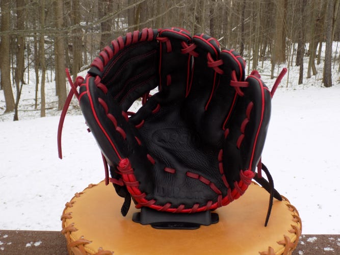Used Wilson Right Hand Throw Infield A950 Baseball Glove 11.5"