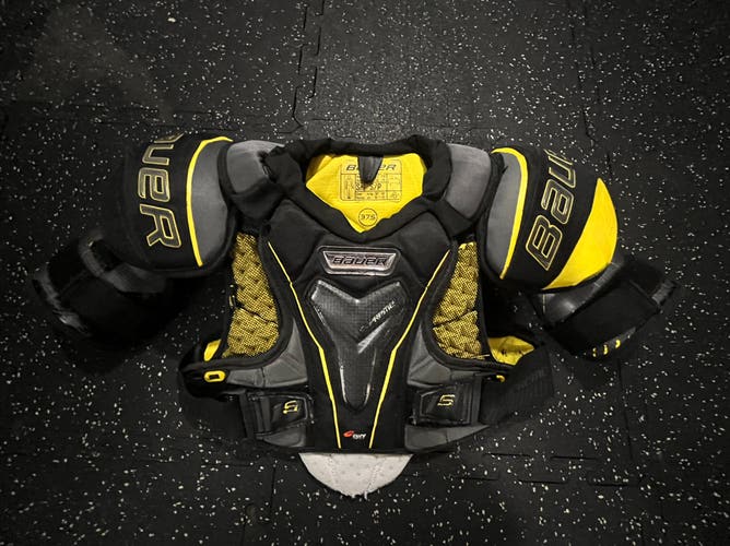 Used Senior Small Bauer Supreme 1S Shoulder Pads