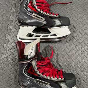 Used Bauer Regular Width Size 9 Vapor APX2 Hockey Skates