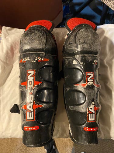 Easton shin guards (youth)