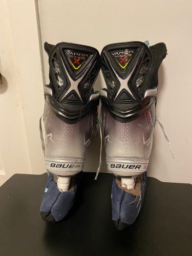Bauer Regular Width Pro Stock Size 8.5 Vapor Hyperlite Hockey Skates
