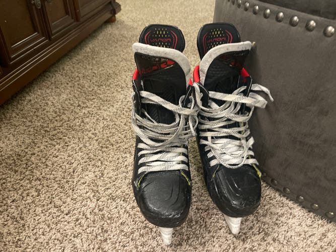 Used Bauer Size 9 Vapor 2X Hockey Skates