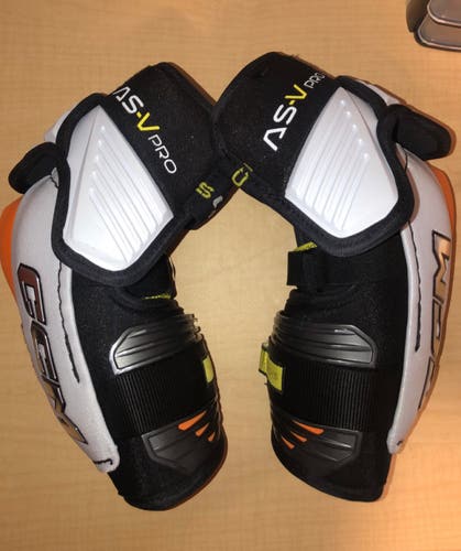 New Large CCM  Tacks AS-V Pro Elbow Pads