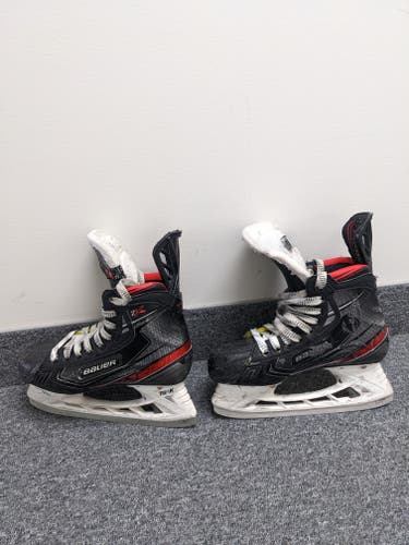 Junior Used Bauer Vapor 2X Hockey Skates Regular Width Size 3.5