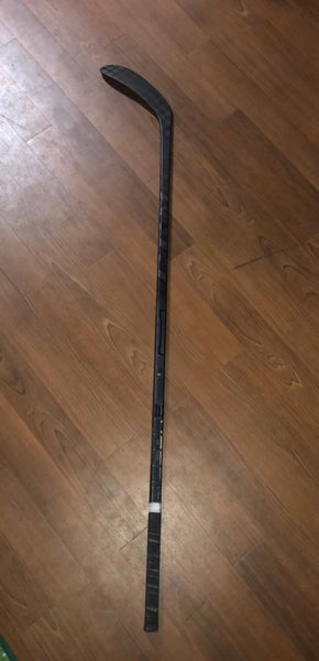 Senior Right Handed P28 Trigger 6 Pro Hockey Stick