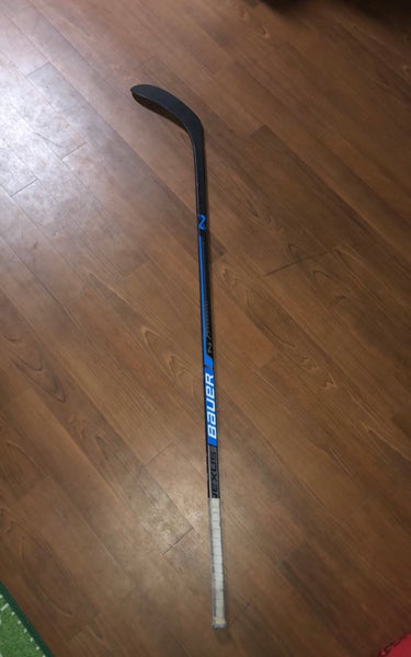 Senior Right Handed P28 Pro Stock Nexus 2N Pro Hockey Stick