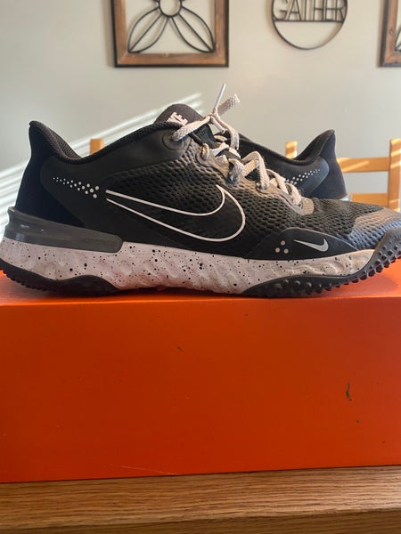 Black Adult Used Size 10 (Women's 11) Turf Cleats Nike Low Top Nike alpha huarache elite 3