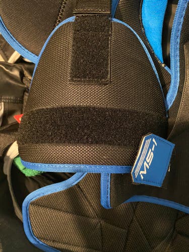 Senior Medium Bauer  Ms-1 Shoulder Pads