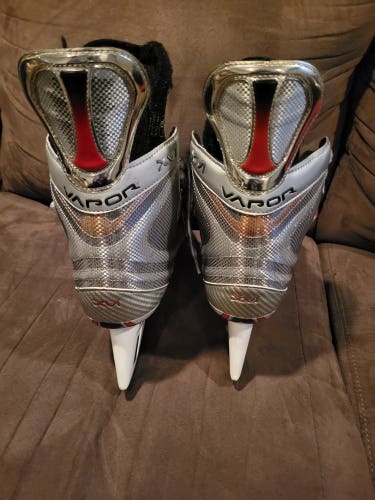 Senior Used Bauer Vapor XVI Hockey Skates Extra Wide Width Size 10