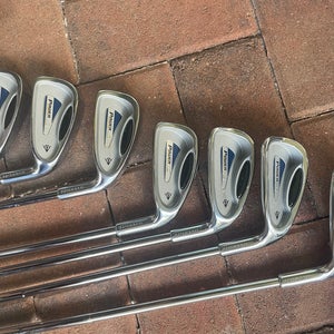 Ladies golf set dunlop 11 Pc.   Ladies Dunlop 11 pc Golf Set in right handed powerlift