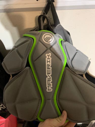 Youth Medium Maverik Shoulder Pads