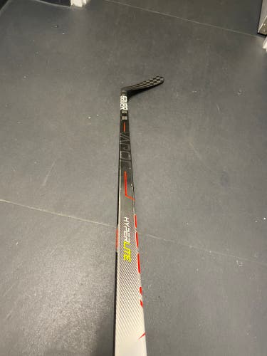 Senior Right Handed P92M  Vapor Hyperlite Hockey Stick