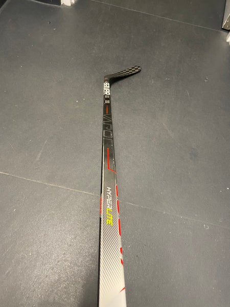 Senior Right Handed P92M Vapor Hyperlite Hockey Stick