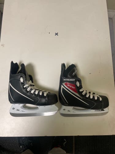 Youth CCM Size 12 Intruder Hockey Skates