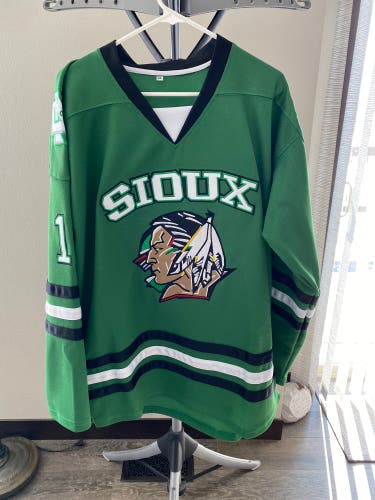 **NEW** North Dakota Fighting Sioux Zach Parise Jersey
