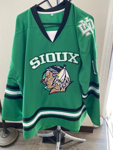 **NEW** North Dakota Fighting Sioux Zach Parise Jersey