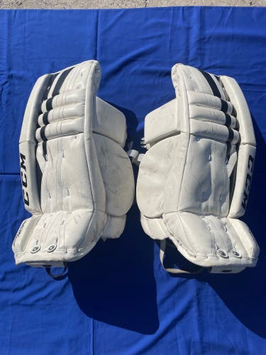 22" CCM  Extreme Flex II Goalie Leg Pads